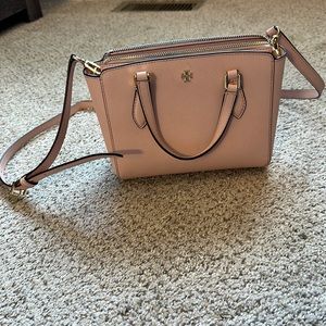 Tory Burch crossbody with removable strap.